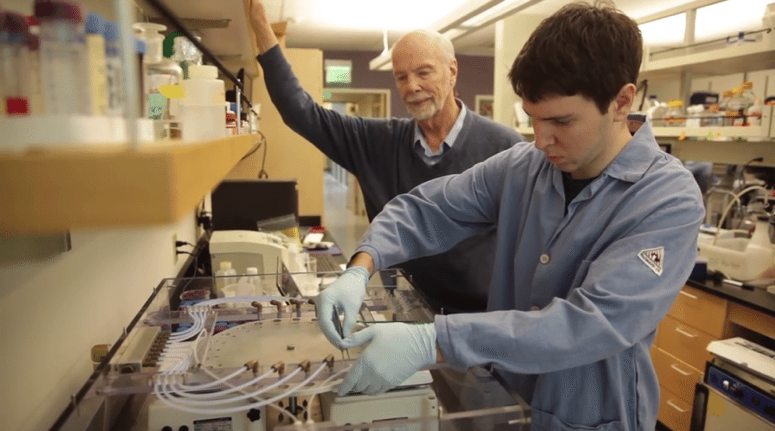 David Deamer and Ryan Lorig-Roac working in the laboratory